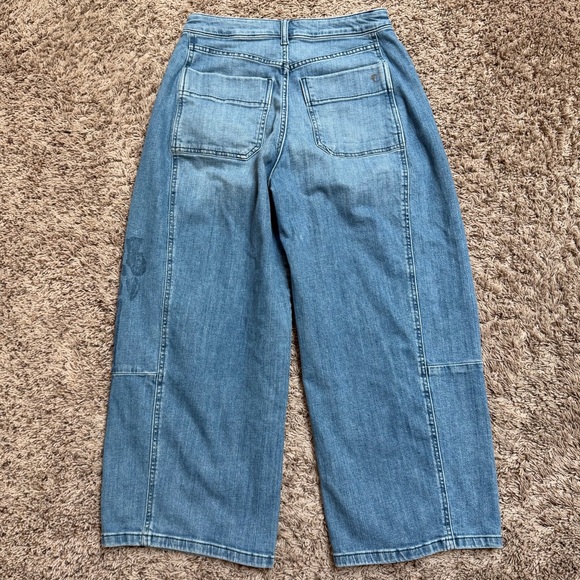 Pilcro Kenna Mid-Rise Heritage Barrel Jeans Icon Edition in Floral Resist Wash - Picture 5 of 15